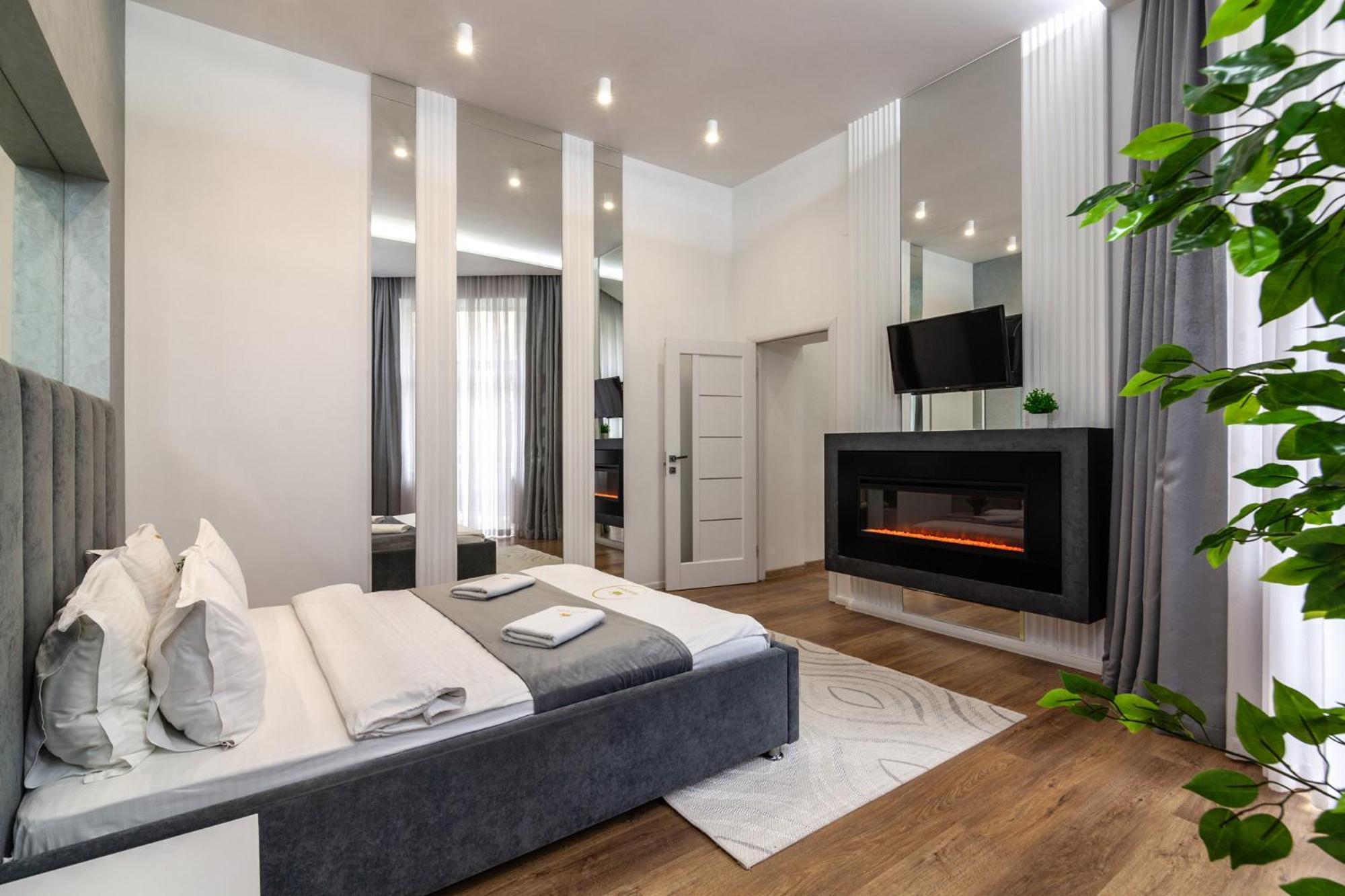 Royal Apartment On Franka 28 Lviv Kültér fotó