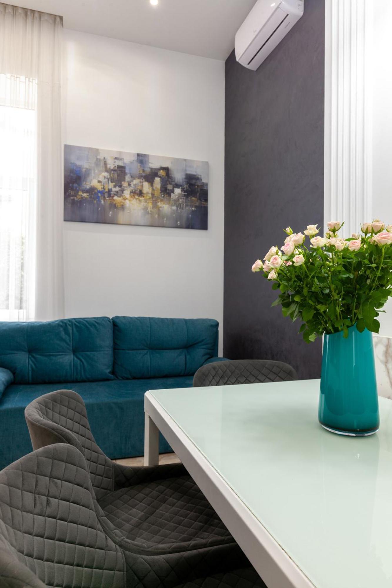 Royal Apartment On Franka 28 Lviv Kültér fotó
