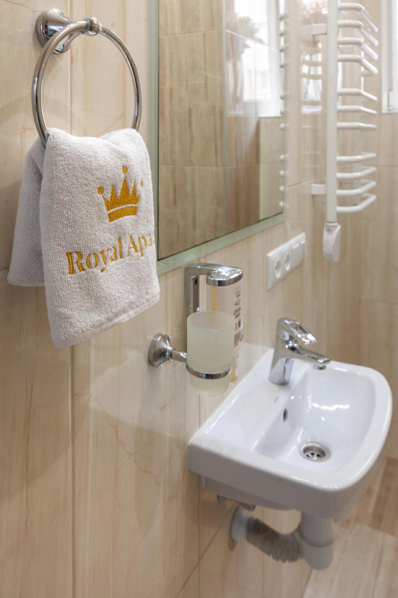 Royal Apartment On Franka 28 Lviv Kültér fotó