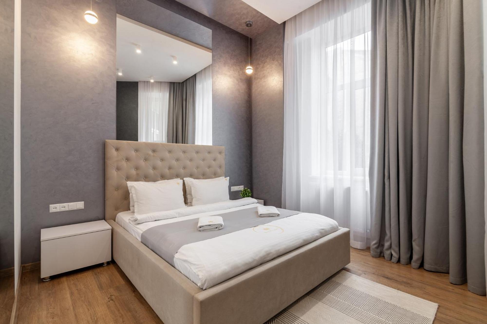 Royal Apartment On Franka 28 Lviv Kültér fotó