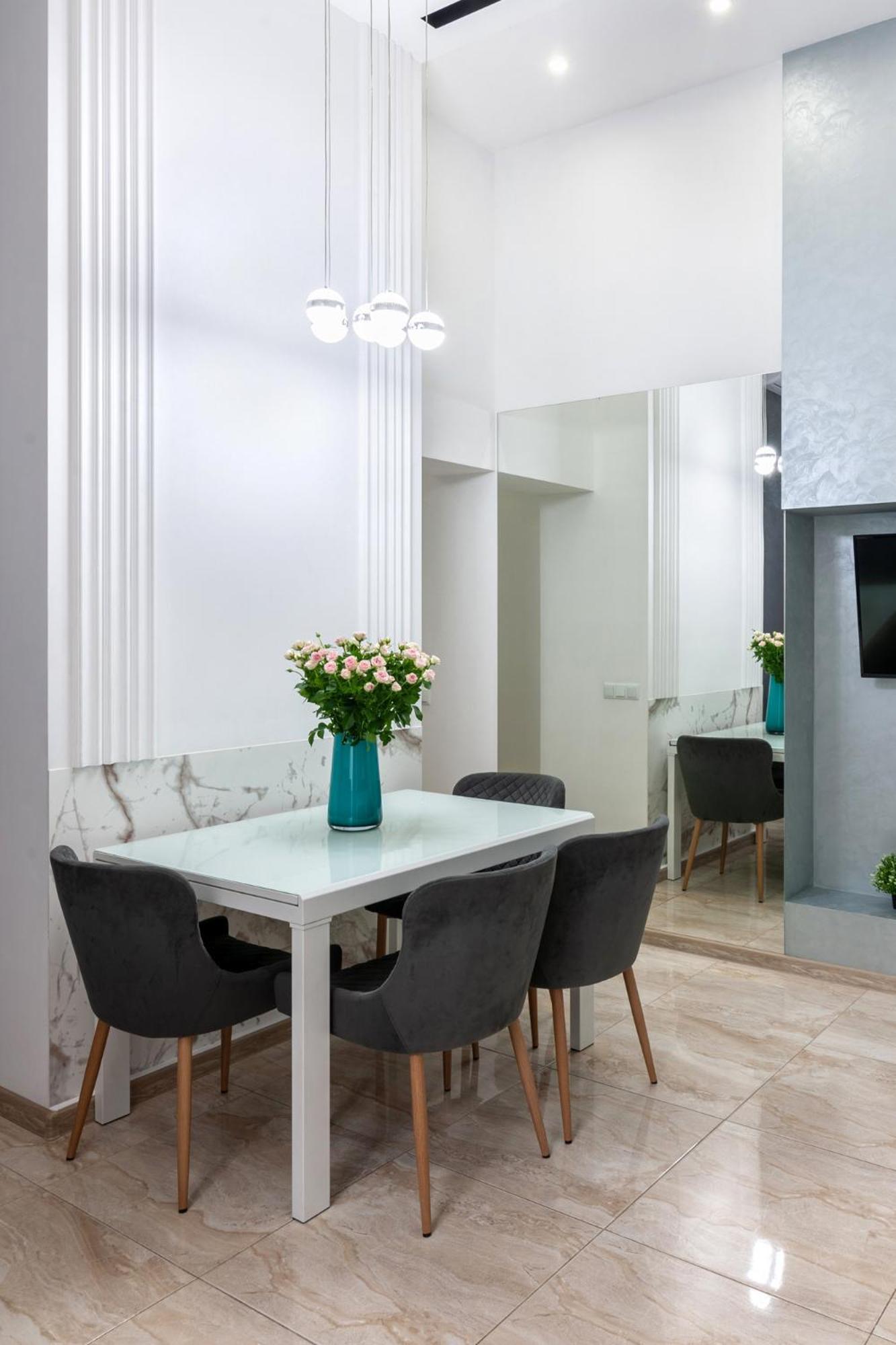 Royal Apartment On Franka 28 Lviv Kültér fotó