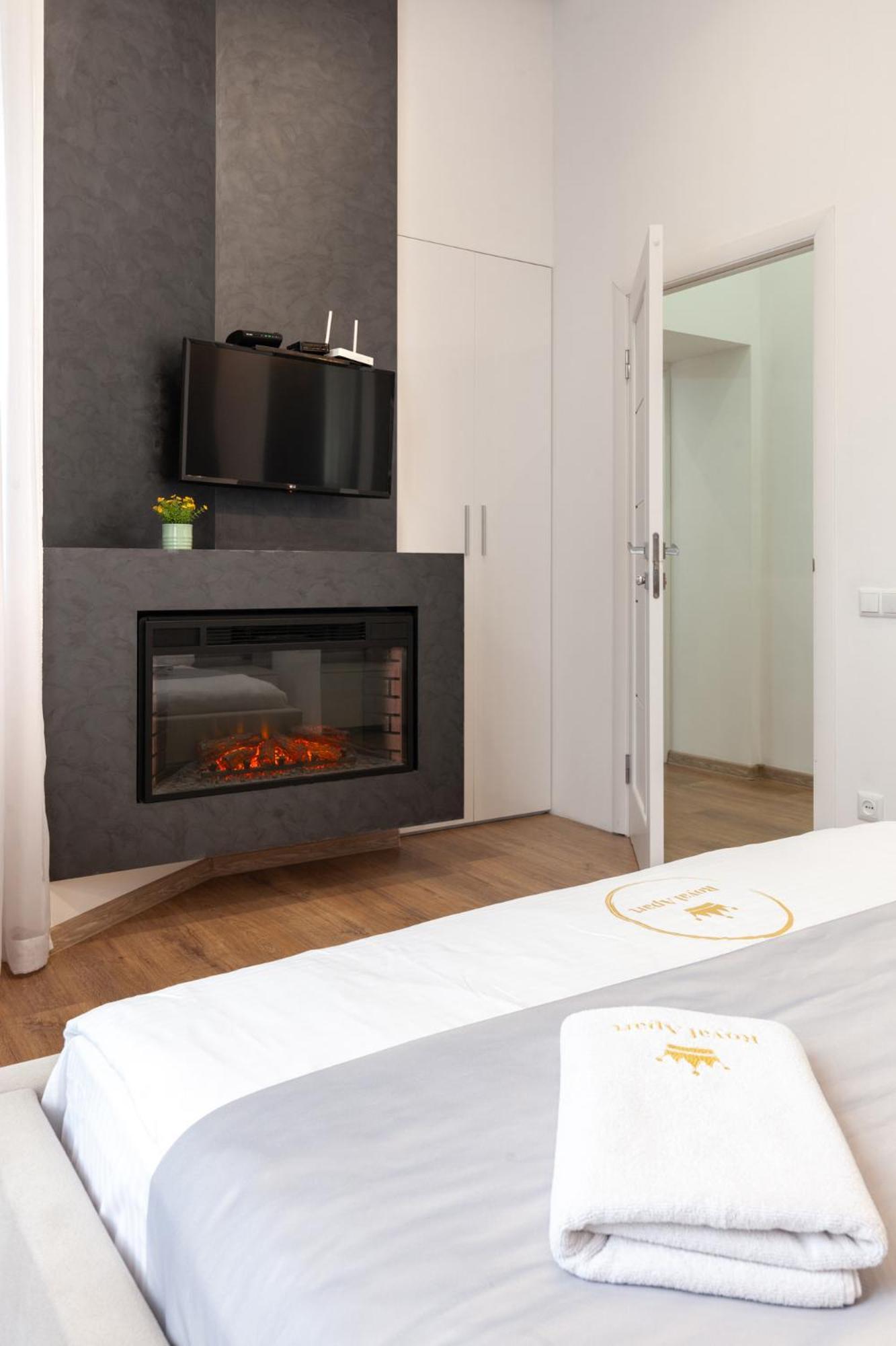 Royal Apartment On Franka 28 Lviv Kültér fotó