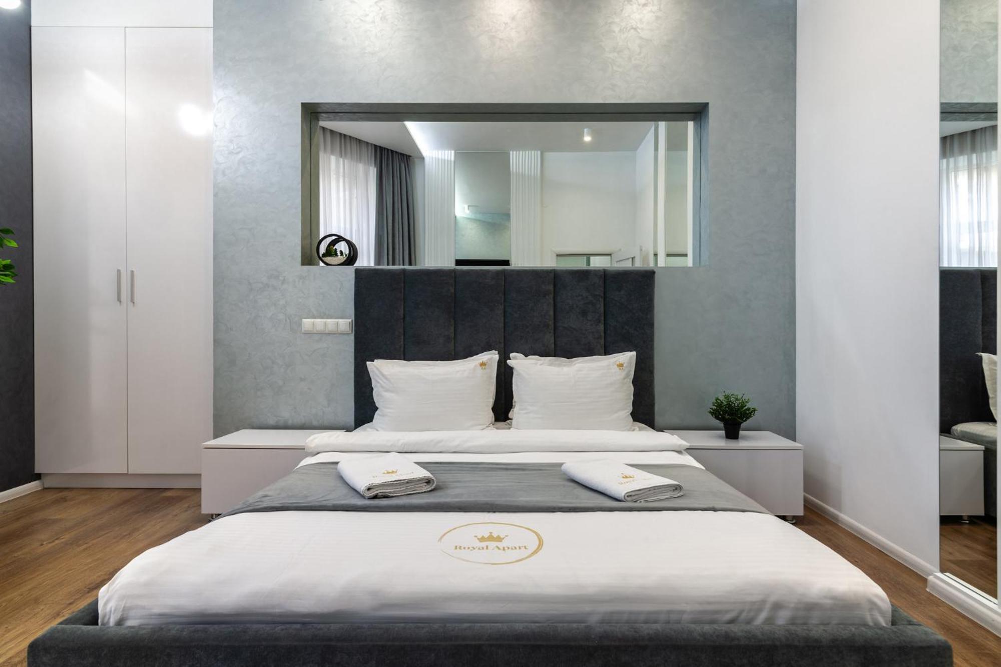 Royal Apartment On Franka 28 Lviv Kültér fotó