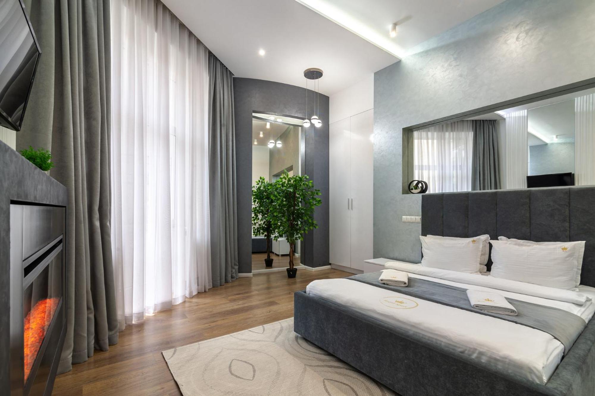Royal Apartment On Franka 28 Lviv Kültér fotó