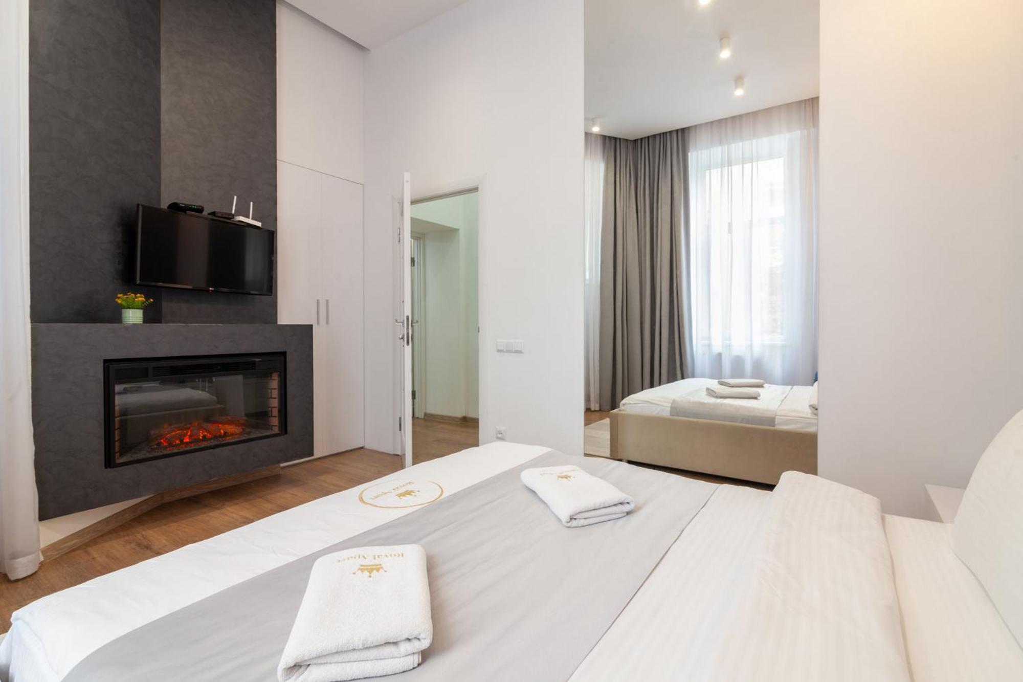 Royal Apartment On Franka 28 Lviv Kültér fotó