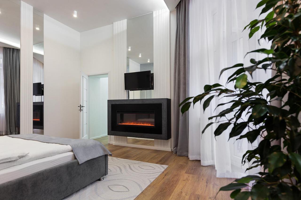 Royal Apartment On Franka 28 Lviv Kültér fotó
